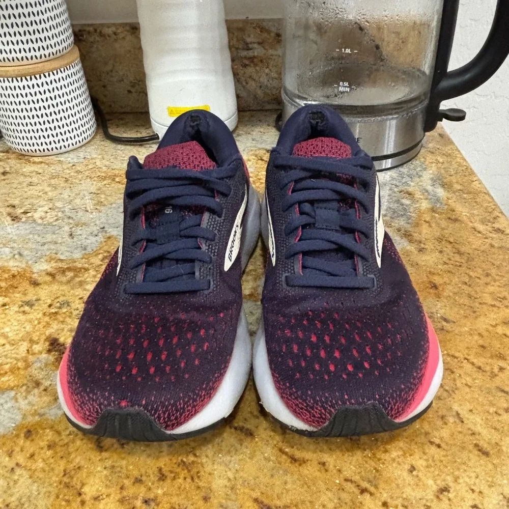 Brooks ghost size 6.5 - Picture 2 of 9